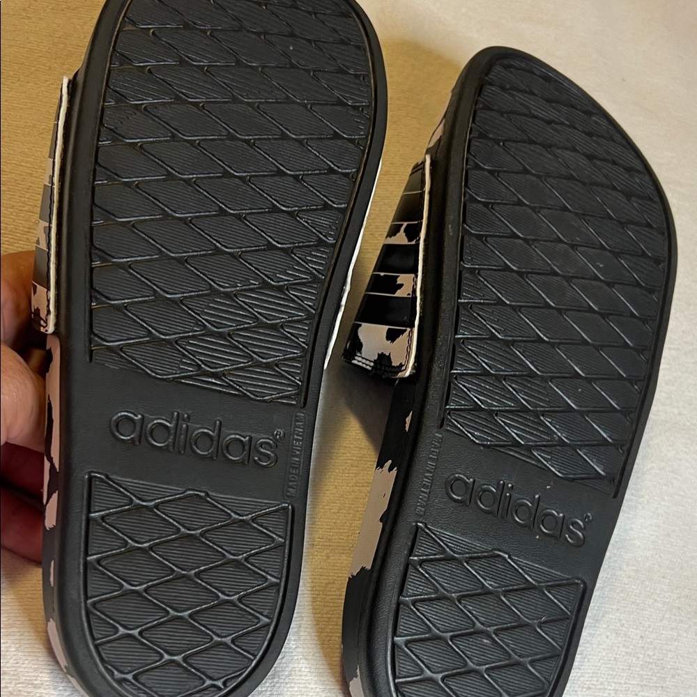 Adidas Black and White Patterned Slides - Picture 7 of 9
